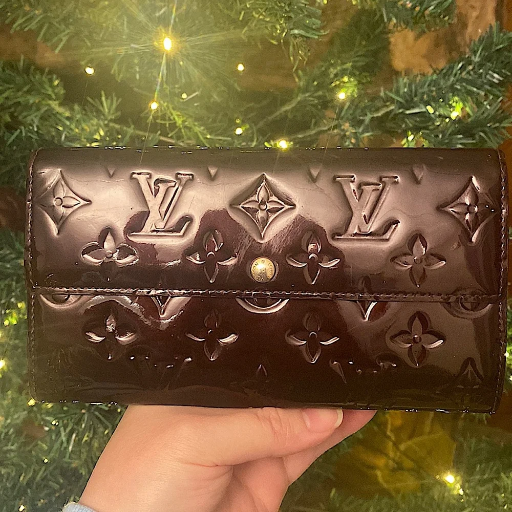 Authentic Louis Vuitton Monogram Vernis Sarah Wallet - Picture 1 of 10